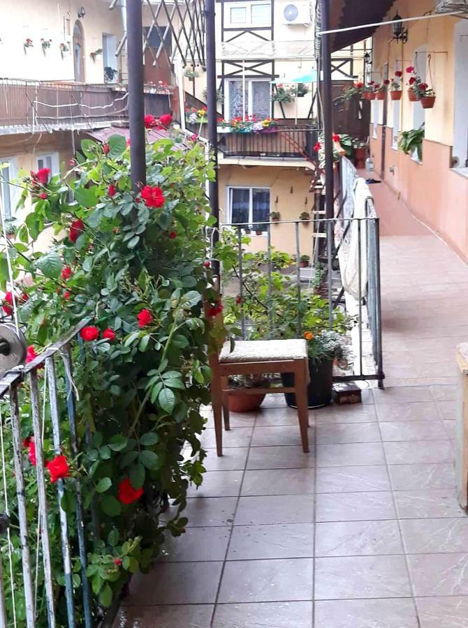 Apartment In The Historical City Center Chernivtsi Exterior photo